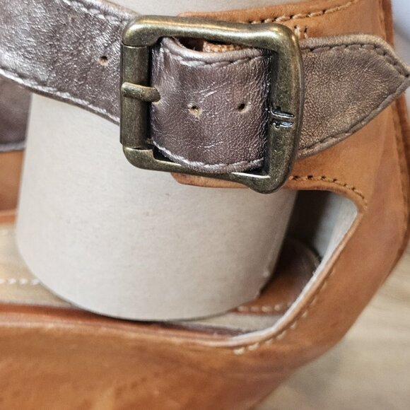 Frye Carol Seam Bronze Leather Open Toe Wedge Sandals Cognac Tan Size 7 - Picture 5 of 12